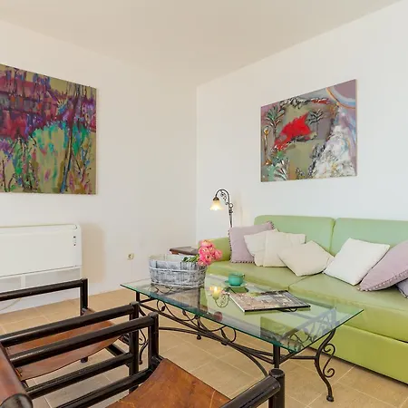 House Hedera Iv Holiday home *